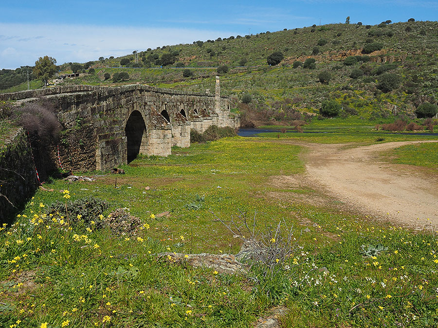 15e eeuwse brug over de Almonte
